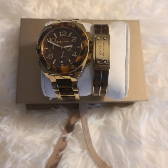 MK Tortoise Watch with matching bracelet - Picture 3 of 3